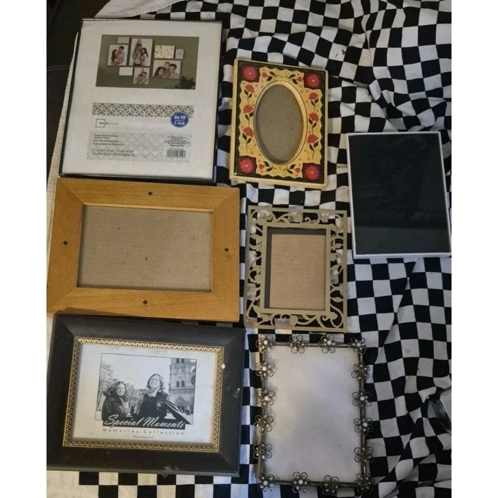 LOT OF 7 PICTURE FRAMES – MIXED VINTAGE & MODERN‎